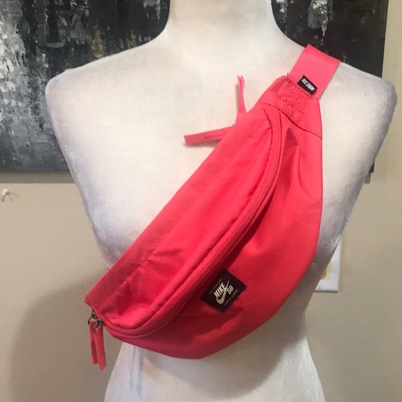 NIKE SB Crossbody Hot Pink Fanny Pack Shoulder Waist Bag- - Picture 1 of 12